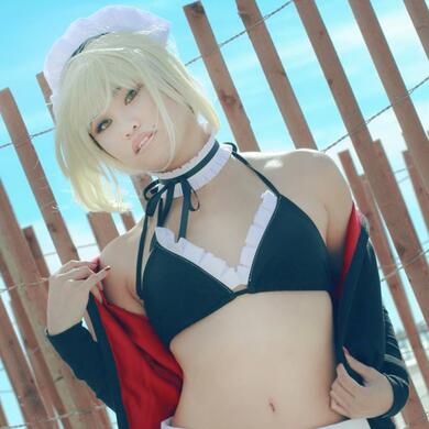 Saber Alter Actually an Archer | Photo by @CosplayTendency